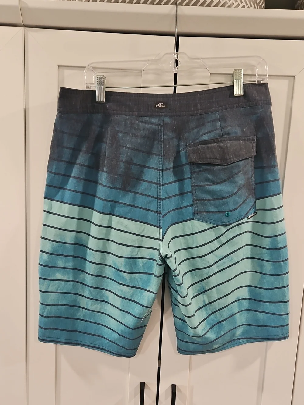 O'Neill Men's Blue Gradient Stripe Boardshorts. Size 32. Excellent Condition